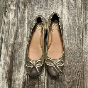 Vince Camuto Women's Metallic Silver Flats Size 6